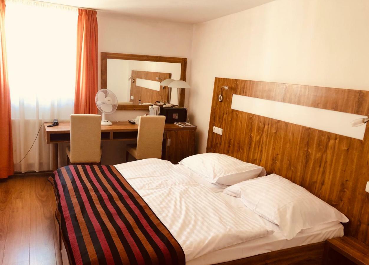 Banská Štiavnica Hotel & Penzion Grand Matej מראה חיצוני תמונה